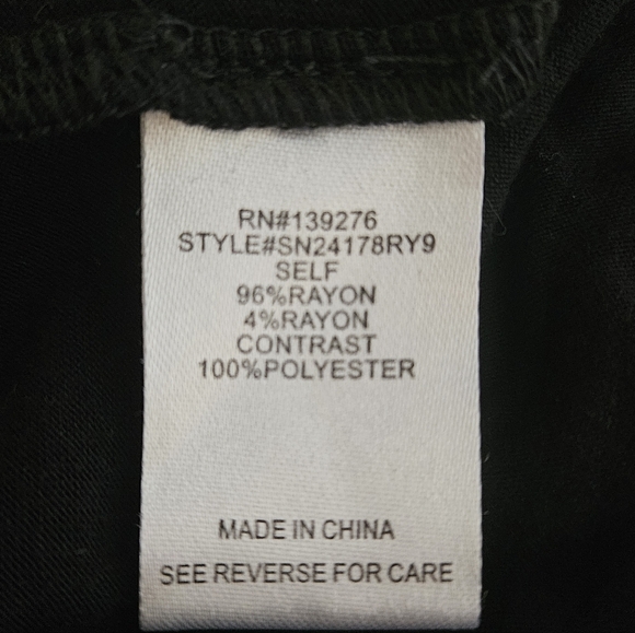 Chic Black Sleeveless Blouse with Sheer Accents - Picture 5 of 5